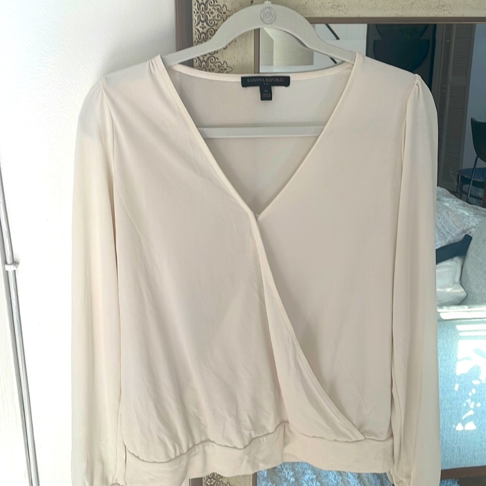 Banana Republic Factory off white long sleeve blouse. Size Medium